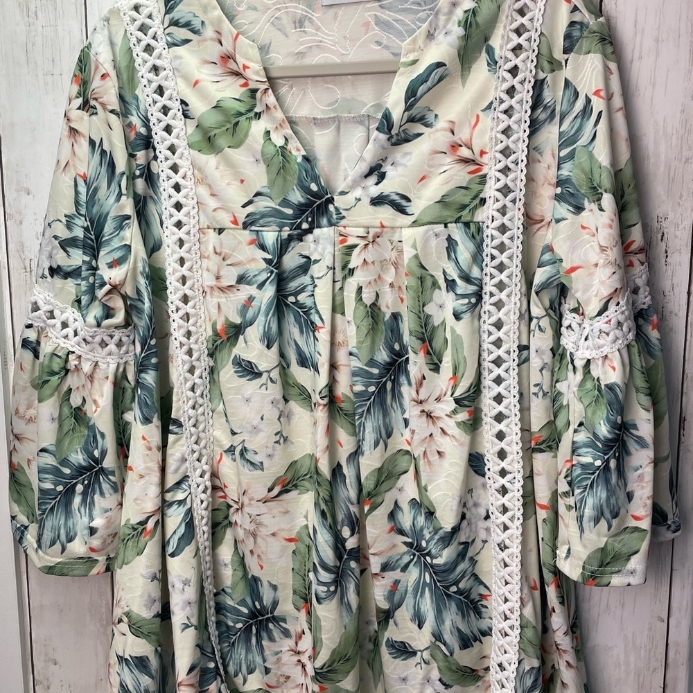 Creur de Vague Floral Print Women's Top with Lace Detail size Large